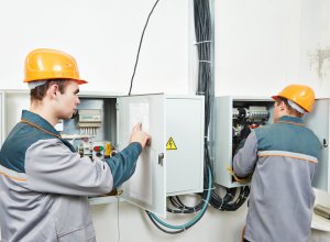 Instalacje odgromowe - wszystko o zabezpieczaniu domowej elektryki